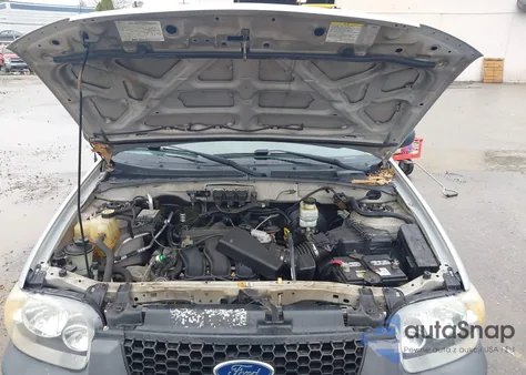 2005 Ford Escape Xlt z USA, uszkodzony, nr VIN 1FMCU93115KC10947